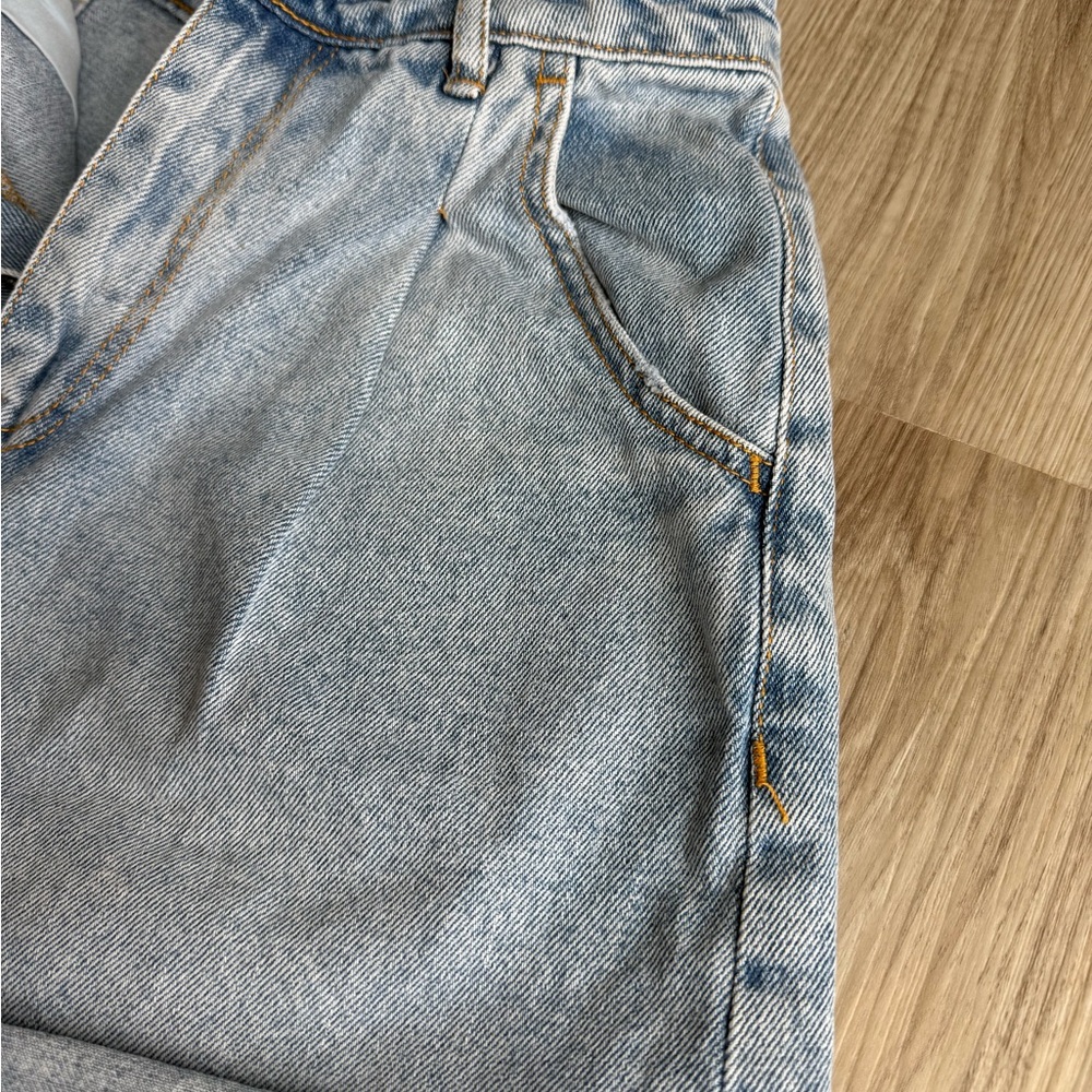 Love Tree Denim High Rise Pleated Cuffed Shorts Size Small - Picture 3 of 7